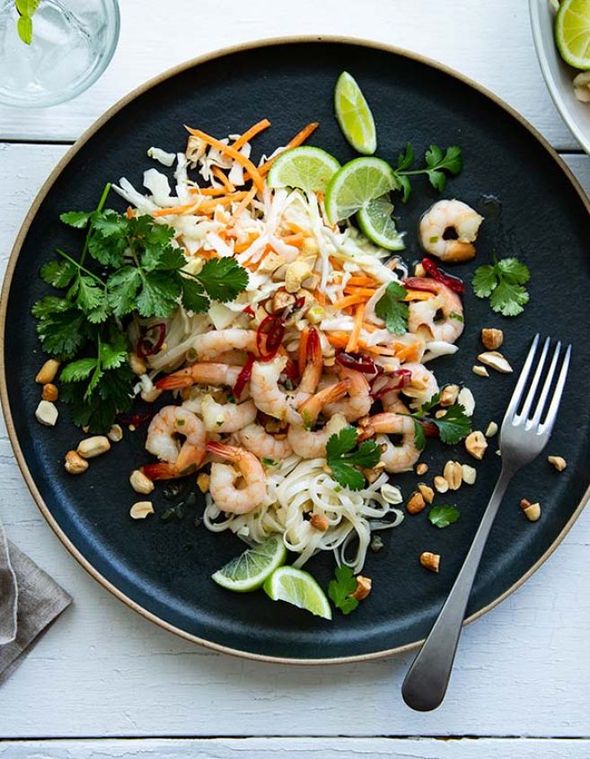 COLESLAW WITH CHILLI PRAWNS AND RICE NOODLES