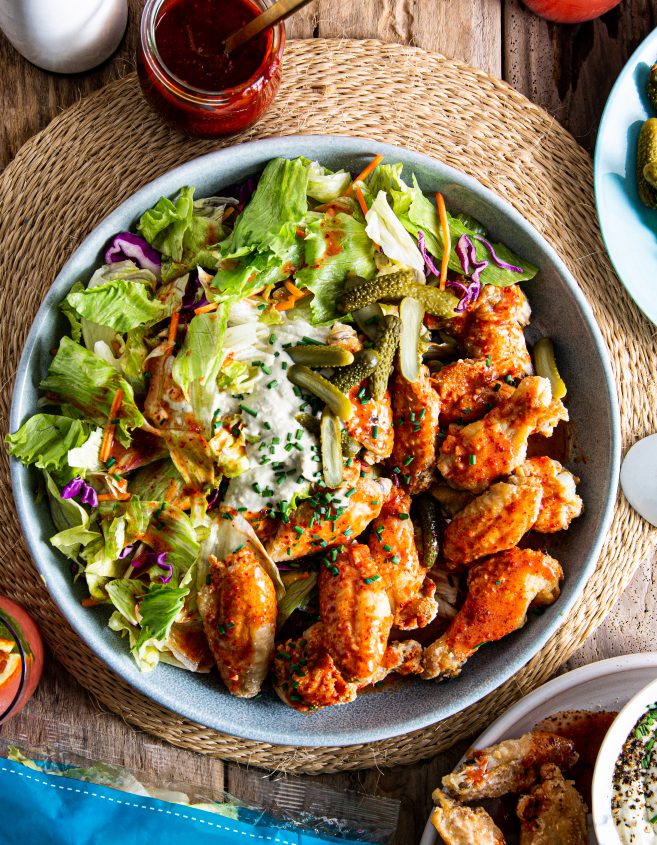 LEADERBRAND CRISPY SALAD WITH BUFFALO WINGS RECIPE