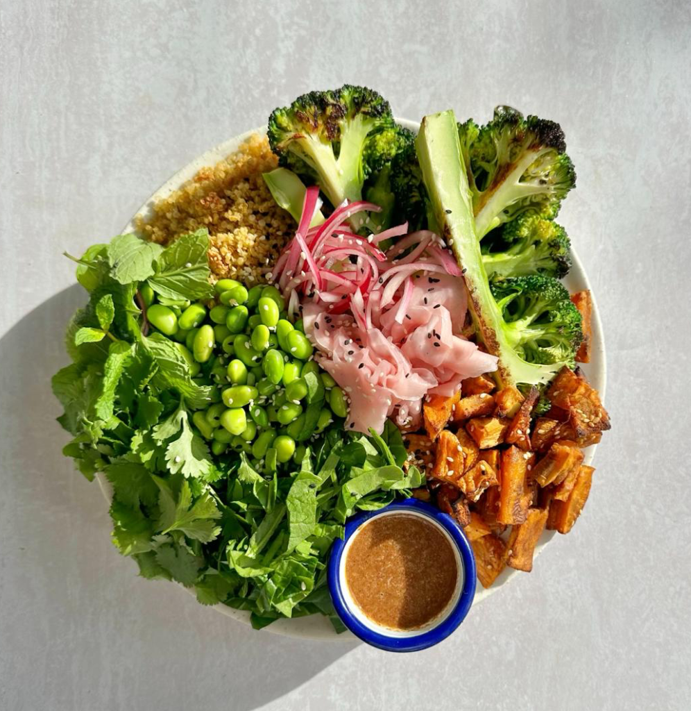 ASIAN-INSPIRED SPINACH & GRILLED BROCCOLI SALAD WITH CRISPY QUINOA - LeaderBrand